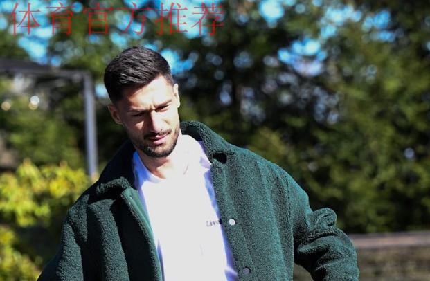 门兴官方：克莱因丁斯特成功接收膝关节手术，预计缺战数周